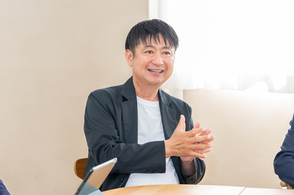シャイニーガーデン 株式会社二光 代表取締役 枇杷 光二 様